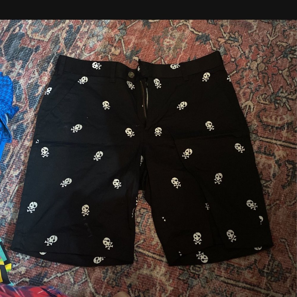 Loudmouth Golf Shorts - skull pattern, size L